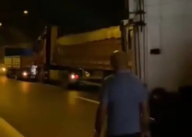 TEM Otoyolu’nda 3 TIR’ın Çarpışması Sonucu Kaza Meydana Geldi