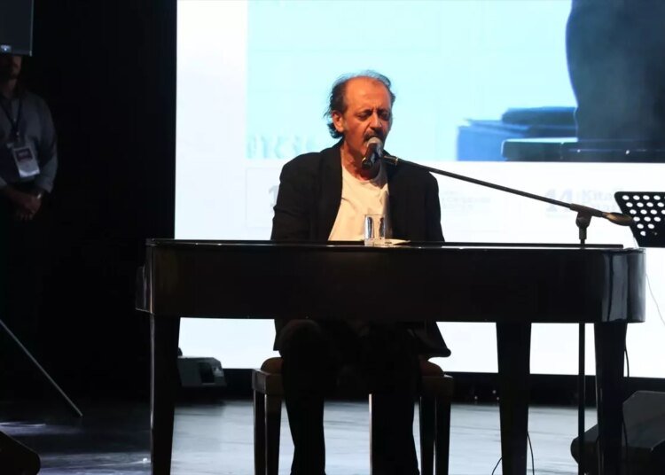 14. Kocaeli Kitap Fuarı’nda Yücel Arzen Konser Verdi