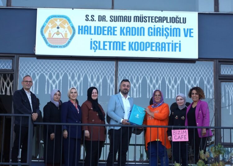 Büyükşehir’den Kadın Çiftçilere Tam Destek