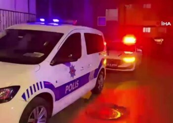 Alkollü Sürücü Park Halindeki Minibüse Çarptı: 3 Yaralı