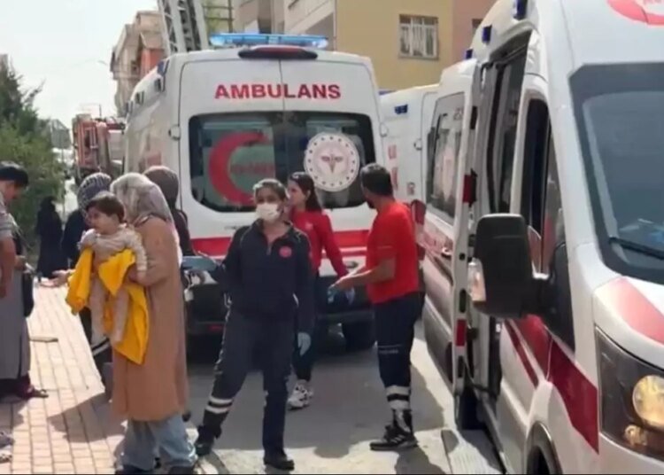 Çayırova’da Apartman Yangını: 8 Kişi Mahsur Kaldı