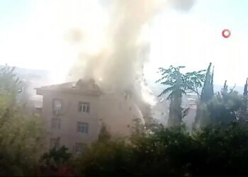 Gebze’de Çatı Yangını Korkuttu