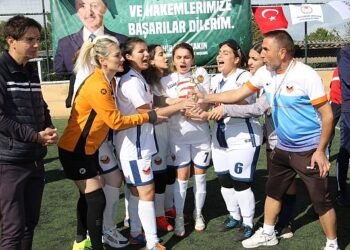 Kadınlar futbol oynarsa dünya yerinden oynar