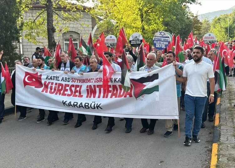 Karabük ve Kocaeli’de Filistin İçin Yürüyüş Düzenlendi