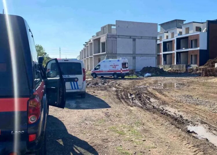 Kartepe’de İnşaat İşçisi İskeleden Düşerek Yaralandı
