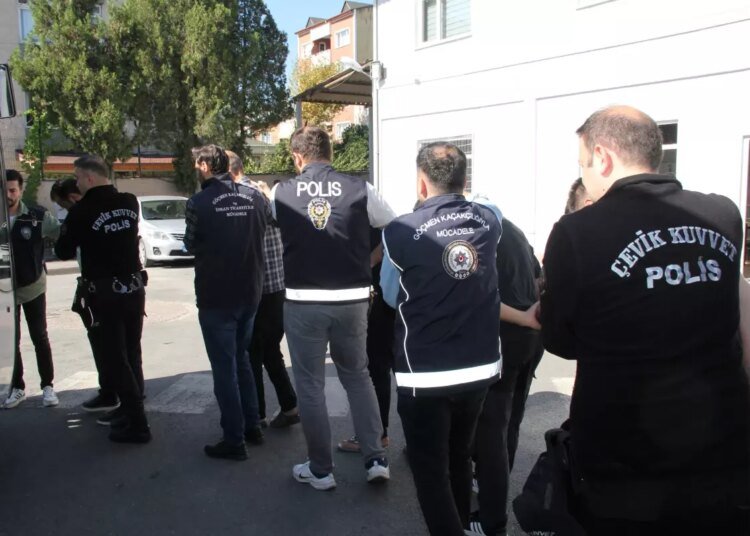 Kocaeli Merkezli Göçmen Kaçakçılığı Operasyonunda 13 Şüpheli Tutuklandı