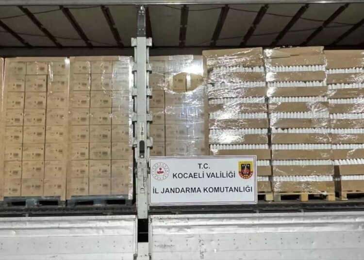 Kocaeli’de 104 Bin Kutu Sahte Şampuan Ele Geçirildi
