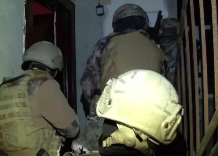 Kocaeli’de Düzensiz Göçmen Operasyonu: 12 Tutuklama