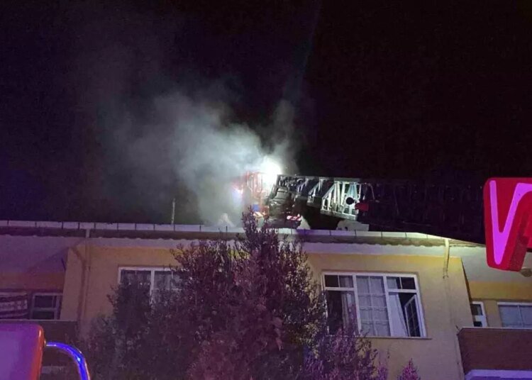 Kocaeli’de Güneş Enerjisi Sisteminde Yangın Paniğe Sebep Oldu