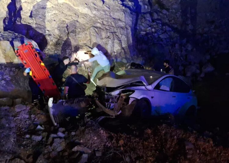 Kocaeli’de otomobil kaza yaptı: 2 yaralı