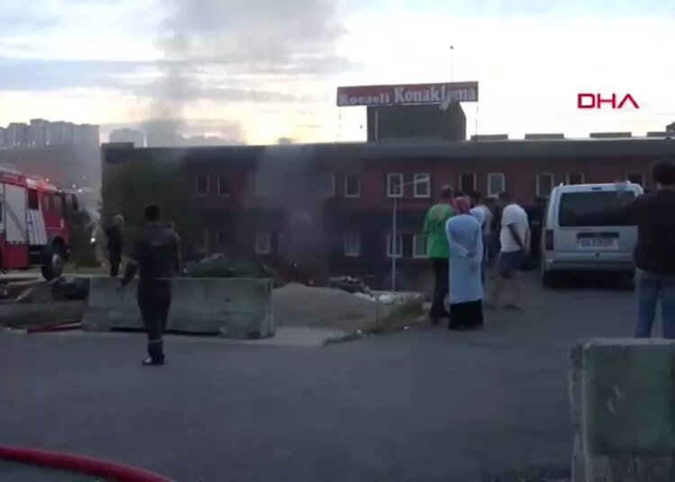 Kocaeli’de Pansiyonda Çıkan Yangında 3 Kişi Dumandan Etkilendi