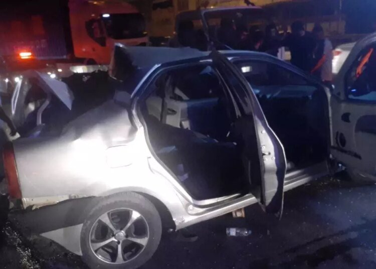 Kocaeli’de TIR Kazası: Baba ve Oğul Yaralandı
