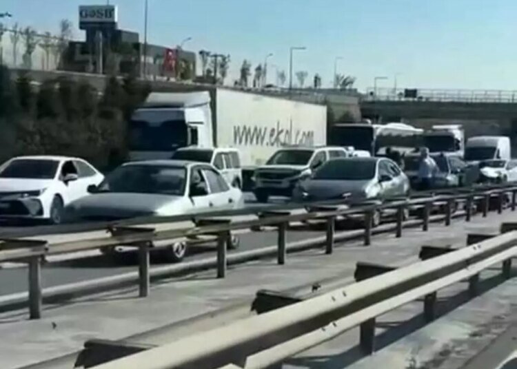 Kocaeli’de Zincirleme Trafik Kazası: 4 Yaralı