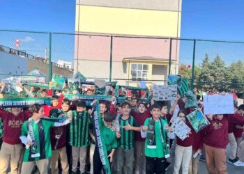 Kocaelisporlu futbolcular öğreniciler ile bir araya geldi