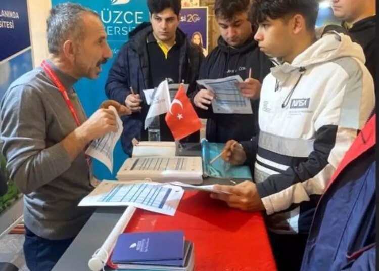 Düzce Üniversitesi, Kocaeli’de Tanıtım Günlerinde Aday Öğrencilerle Buluştu
