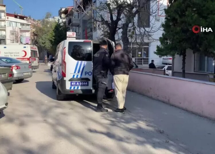 Ehliyet Sınavında Kopya Düzeniği ile Yakalanan Aday Polisi Uyardı