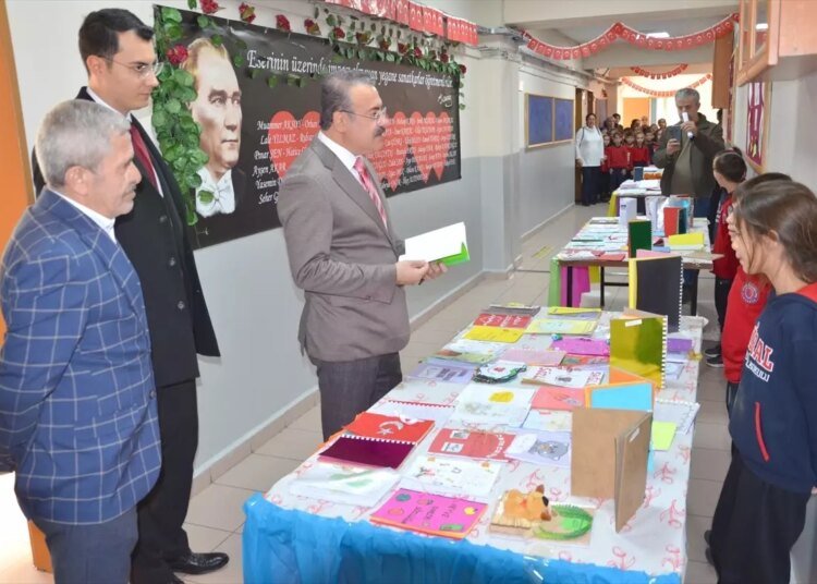 Karamürsel’de ‘Dilimizin Zenginlikleri’ Projesi Kapsamında Sözlük Tasarım Yarışması Düzenlendi