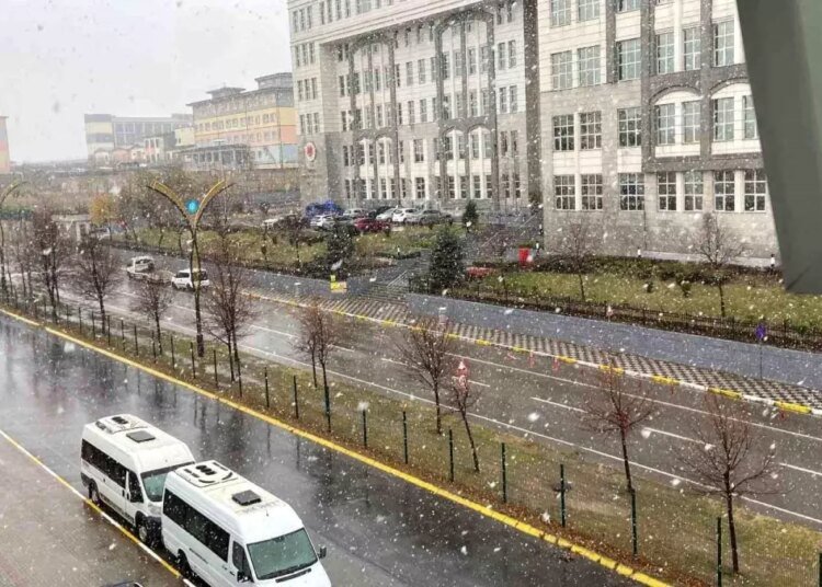 Kocaeli’de Kar Yağışı Etkili Olmaya Başladı