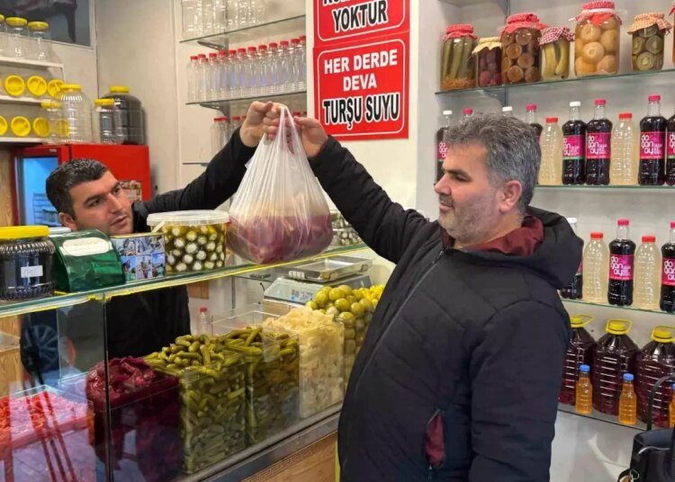 Kocaeli’de Soğuk Havalarla Birlikte Turşuya İlgi Arttı