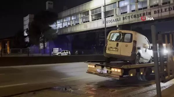 kontrolden cikan arac duraga daldi facianin esiginden donuldu 0 XCzs1Gc8