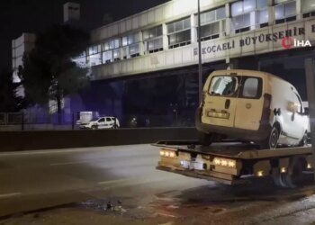 Kontrolden Çıkan Araç Durağa Daldı, Facianın Eşiğinden Dönüldü