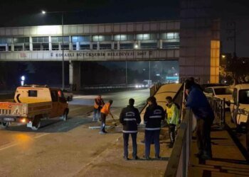 Kontrolden Çıkan Araç Durağa Daldı, Facianın Eşiğinden Dönüldü
