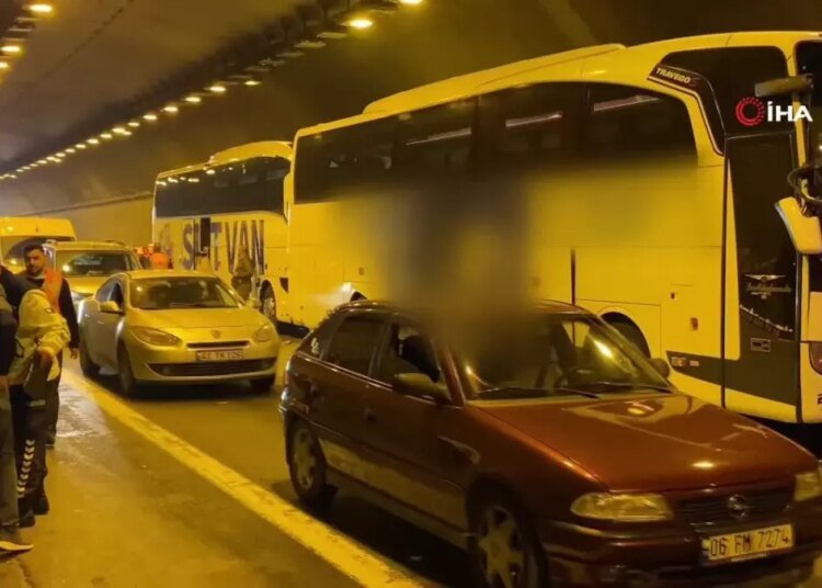 TEM Otoyolu’nda Zincirleme Kaza: 14 Yaralı