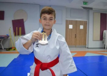 7 Yaşındaki Deniz Aydemir, Uluslararası Karate Şampiyonu Oldu