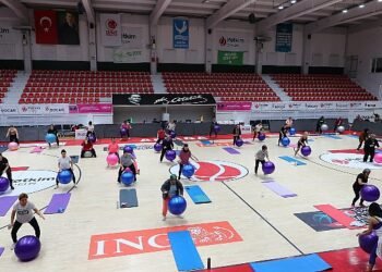 Aliağalı Kadınlar Pilates ve Aerobikle Hem Fiziksel Hem Ruhsal Sağlıklarını Geliştiriyor