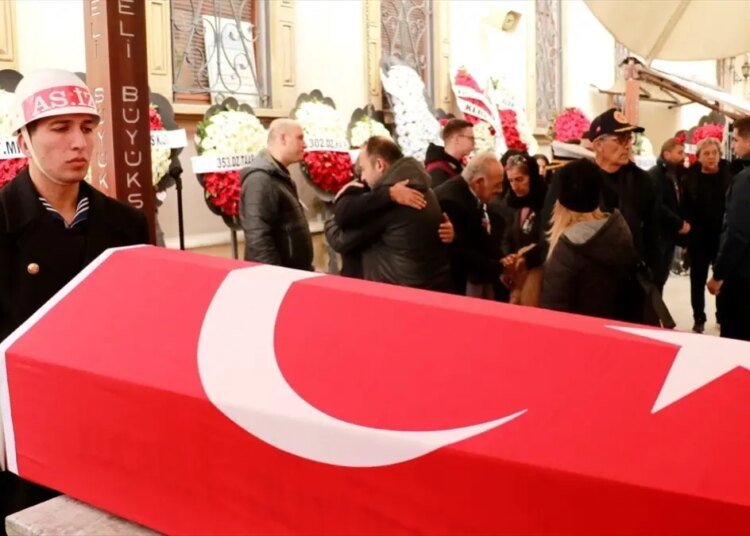 Ambulans Helikopter Kazasında Hayatını Kaybeden Pilot Tamer Gönül’ün Cenazesi Toprağa Verildi