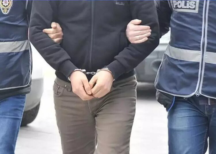 Avukata ve müvekkilini ters kelepçe ile gözaltına alan 2 polis ve 2 bekçiye hapis cezası