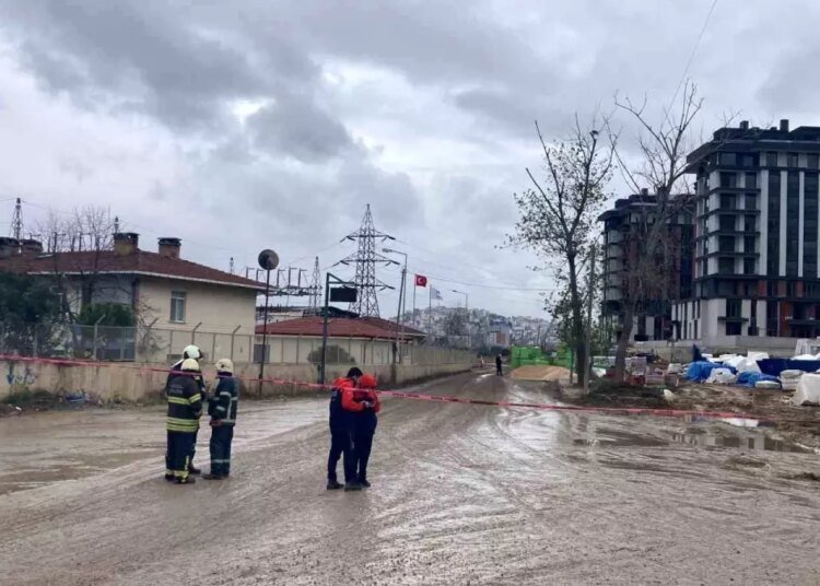 Darıca’da iş makinesi kazısında doğalgaz borusu delindi