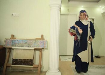 Hereke halısı dokumacısı Nuray Kıvanç, ipek ilmeklerle “Yaşayan İnsan Hazineleri”nden biri oldu