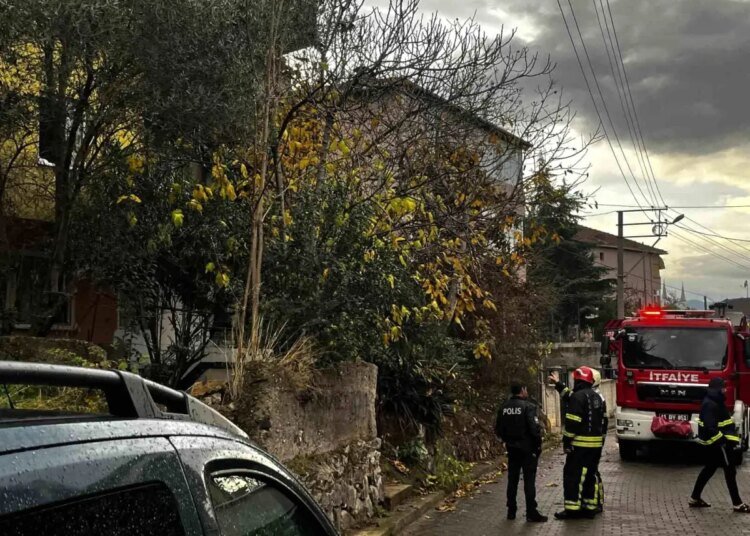 Kocaeli Derince’de Balkon Yangını: Kadın Yaralandı