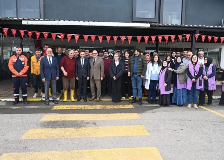 Kocaeli Valisi Engelliler Üretim Merkezini Ziyaret Etti