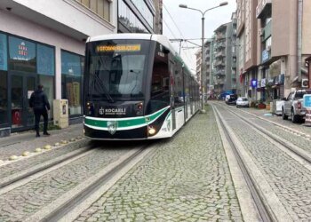 Kocaeli’de Tramvay Yolunda Komik Anlar