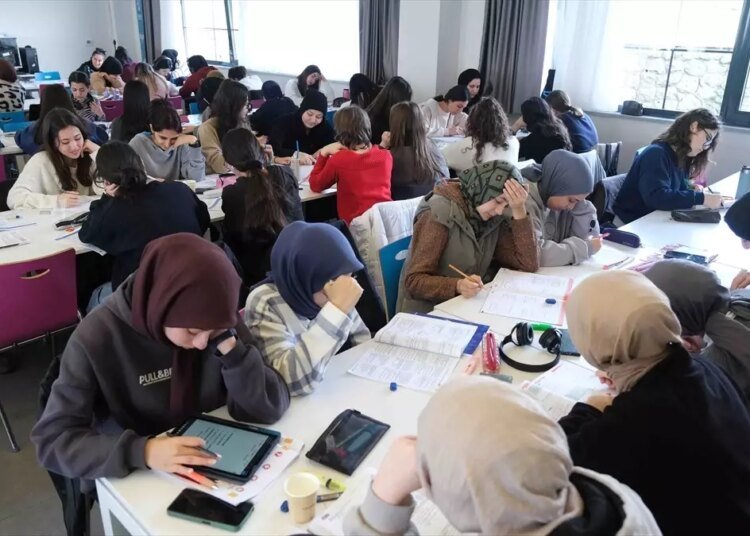 Kocaeli’de TYT Kampı ile Öğrencilere Destek