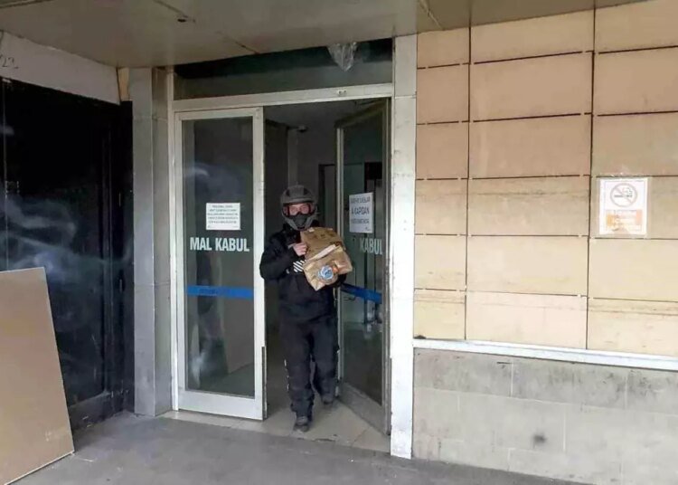 Kocaeli’deki AVM’den Kuryelere Asansör Yasağı Tepkisi