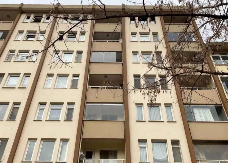 Kocaeli’nde 40 Yaşındaki Kadın Evinde Ölü Bulundu