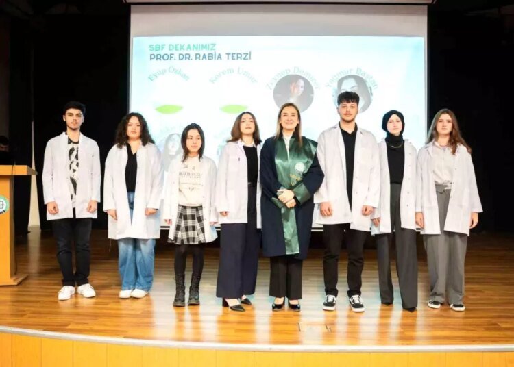 KOSTÜ’de Beyaz Önlük Giyme Töreni Heyecanı