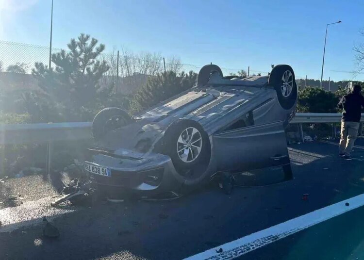 TEM Otoyolu’nda Trafik Kazası: İki Sürücü Hastaneye Kaldırıldı