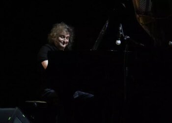 Tuluyhan Uğurlu, Mehmet Akif Ersoy’u Anma Haftası Konserinde Performans Sergiledi