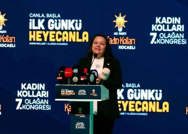 AK Parti Kocaeli Kadın Kolları Kongresi’nde Yasemin Özdemir Yeniden Seçildi