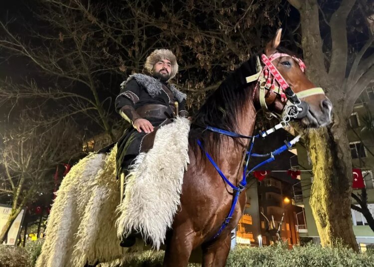 Atıyla Yeni Yıla Giren Vatandaş Dikkat Çekti