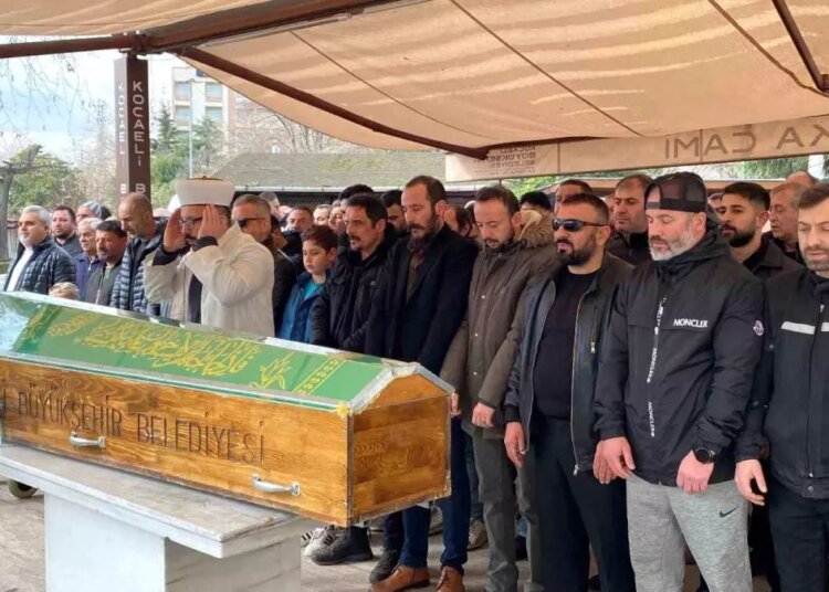 Bıçaklanarak Hayatını Kaybeden Taksici Son Yolculuğuna Uğurlandı