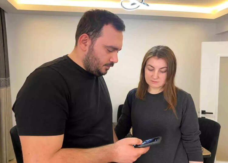 Bir oğlu şehit edilen doktoru İsrail askerleri bilinmeze götürdü