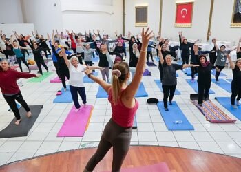 Buca’da pilates, zumba, yoga derslerine kadınlardan büyük ilgi