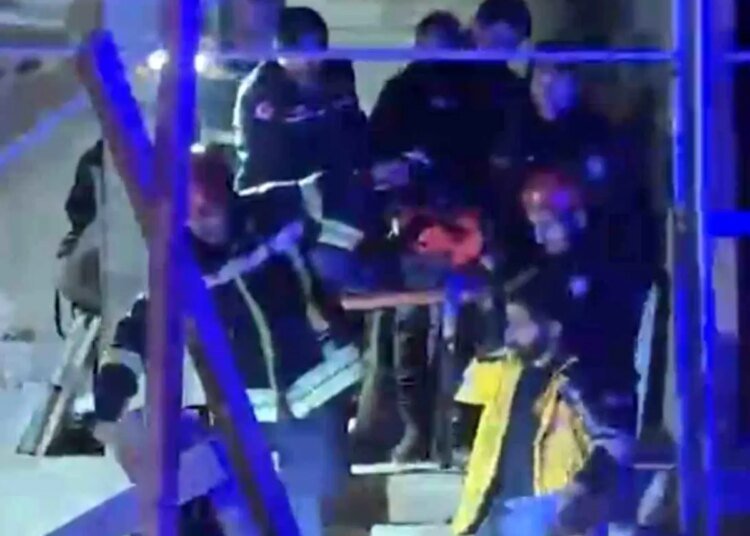 Çayırova’da İnşaat Halindeki Binanın Asansör Boşluğuna Düşen Genç Yaralandı