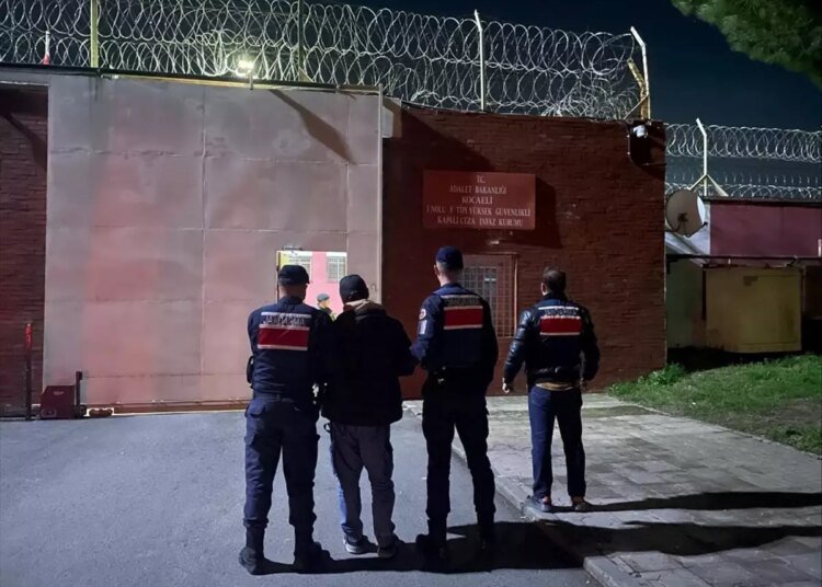 DEAŞ Operasyonu: 3 Gözaltı, 1 Tutuklama