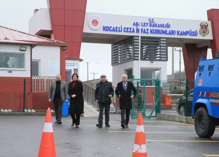 DEM Parti heyetinden Figen Yüksekdağ’a ziyaret